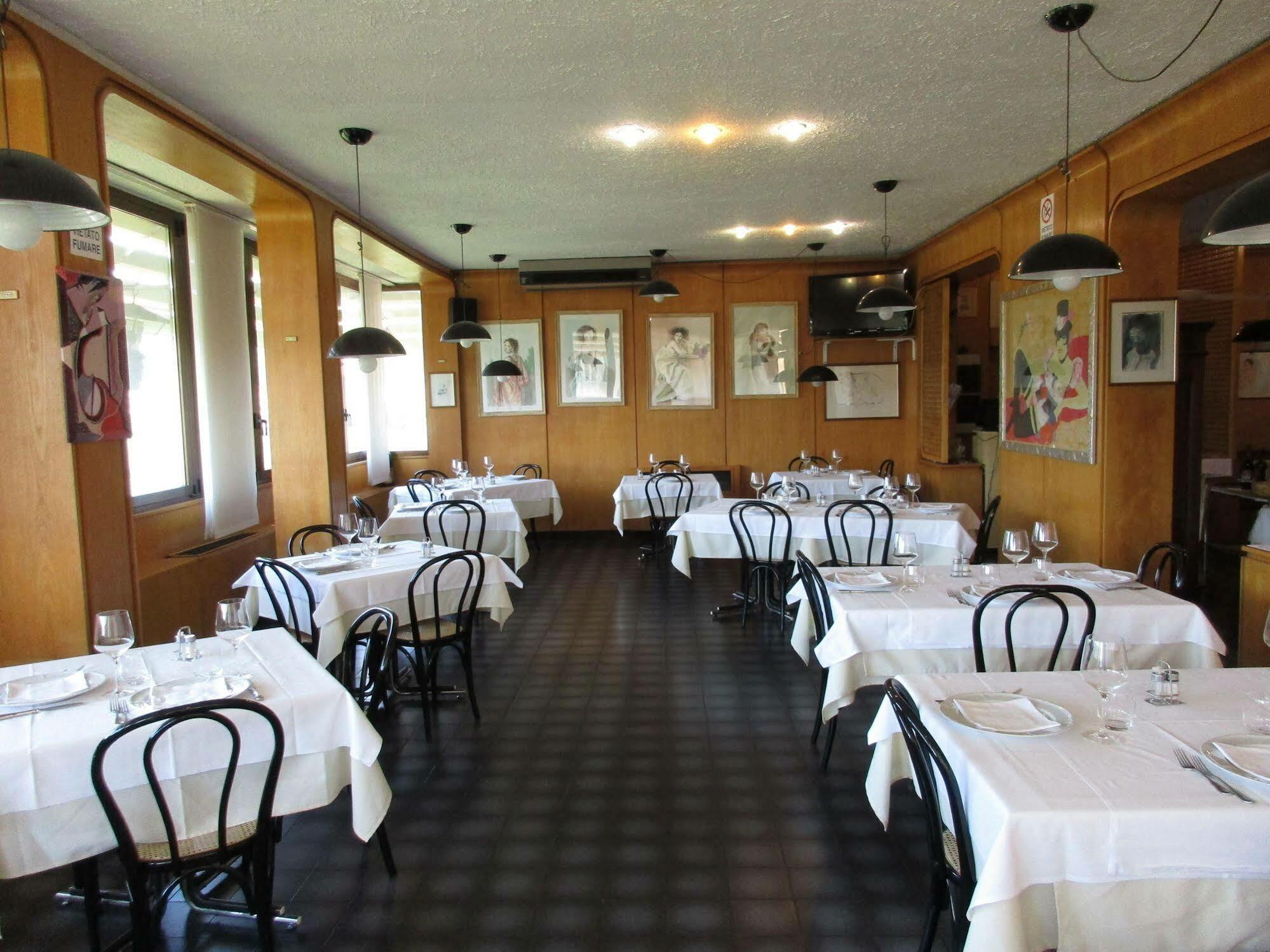 Hotel Ristorante Tre Galletti Сассо-Марконі Екстер'єр фото